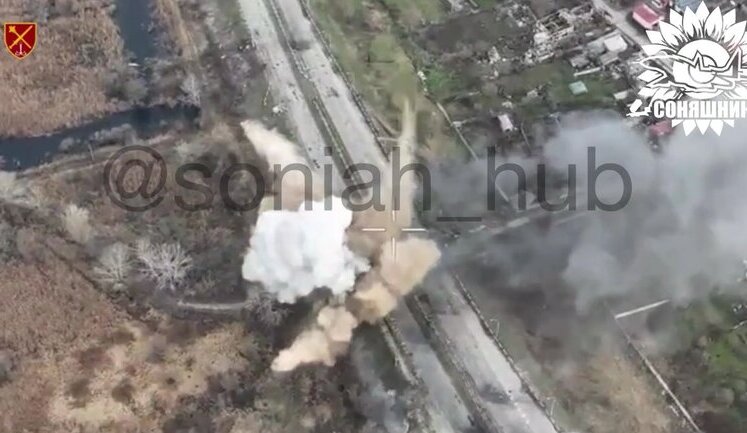 Ukrainian aviation conducts precision bombing strike on Russian infantry group in Kherson region. VIDEO
