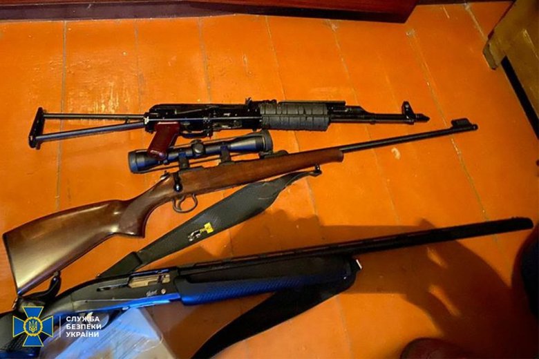 На Прикарпатті затримали рекетирів, які обкладали даниною місцевих жителів 05