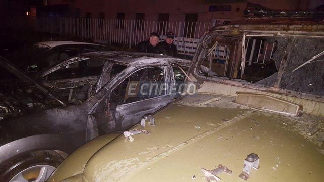 На Соломенке в Киеве загорелись три автомобиля 03
