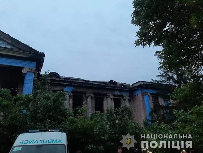 13-річна дівчинка загинула, зірвавшись із стіни напівзруйнованого будинку в Лисичанську 03