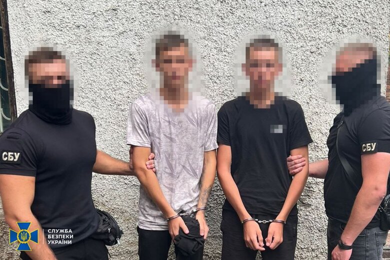 У Запоріжжі та Кропивницькому затримали дві групи паліїв автомобілів військовослужбовців