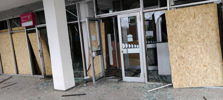 Russians shelled Kherson children’s hospital, there were no casualties 01