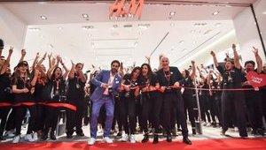 Ритейлер H&M начал поиск персонала в Украине