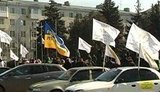 Автопротест против налогового кодекса: Эту босоту партийно-комсомольскую нужно с лопатой отправить строить дороги к Евро-2012. ВИДЕО.