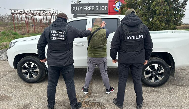 SBGS detains foreigner who was trafficking Ukrainian woman into sexual slavery to Asia on border with Hungary. VIDEO&PHOTOS