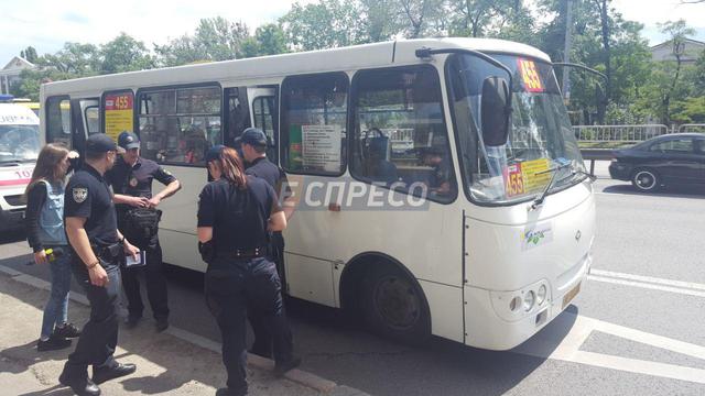 У київській маршрутці стався вибух: постраждали пятеро людей 03
