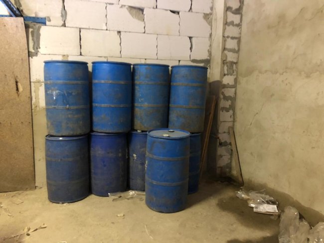 Подпольное производство алкогольного фальсификата ликвидировано на Киевщине, изъято продукции на 700 тыс. грн 02