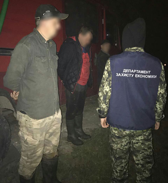 Во Львовской области полиция разоблачила участников преступной группы, занимавшихся хищением нефтепродуктов из нефтепровода 01 Во Львовской области полиция разоблачила участников преступной группы, занимавшихся хищением нефтепродуктов из нефтепровода 01