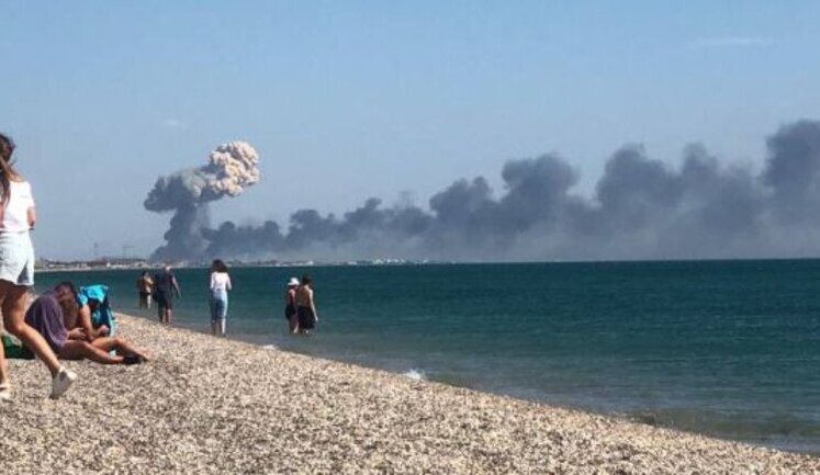 Вибухи на російській авіабазі в Саках спричинили відмови туристів від відпочинку в окупованому Криму