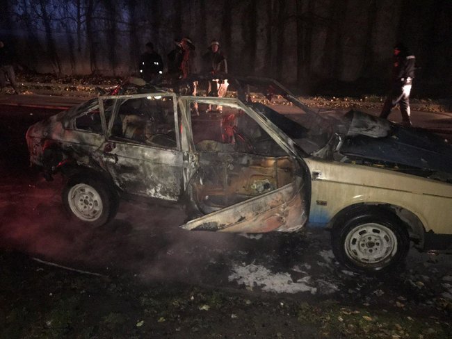 В центре Бердянска взорвался автомобиль: взрывной волной выбило стекла в домах 01