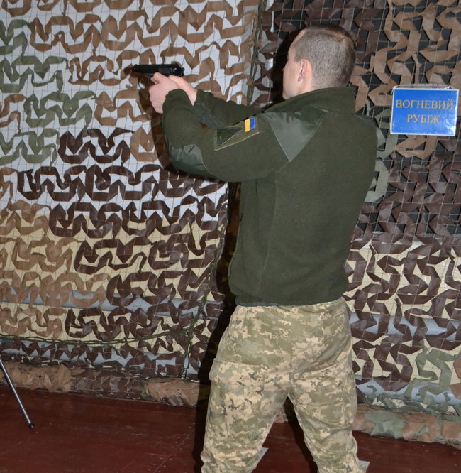 Военнослужащие воздушного командования Юг отрабатывают навыки по огневой подготовке в интерактивном тире, - Минобороны 04
