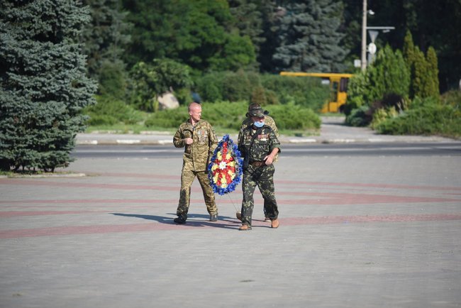 Із загиблим на Донбасі воїном 57-ї ОМПБр Андрієм Бєляєвим попрощалися в Нікополі 04 Із загиблим на Донбасі воїном 57-ї ОМПБр Андрієм Бєляєвим попрощалися в Нікополі 04