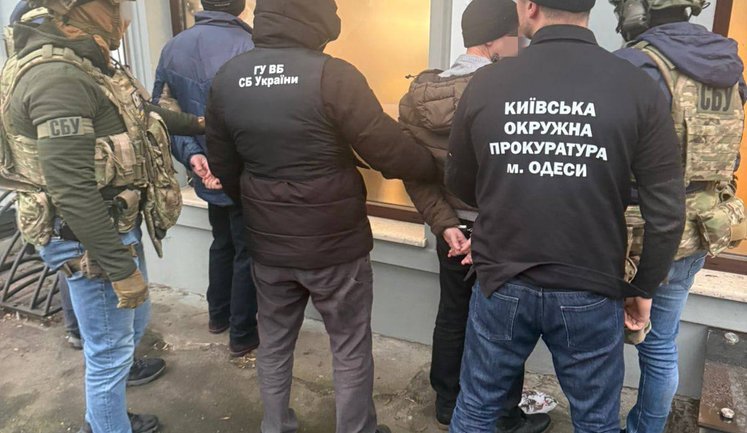 В Одесі лікарі видавали "липові" довідки з вигаданими діагнозами для виїзду призовників за кордон. ВІДЕО+ФОТОрепортаж