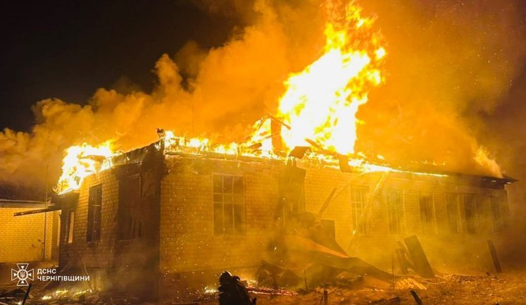 Рашисти вдарили дронами по Чернігівщині: спалахнула пожежа. ФОТО