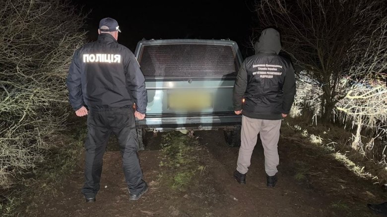 Foreign guide with clients detained near the border