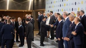 Зеленский наградил участников саммита Крымской платформы орденами