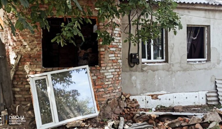 Russians attacked civilian infrastructure in Sumy region: at least 16 private houses and vehicles were damaged. PHOTO