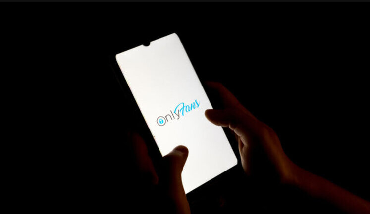 Петиція моделі OnlyFans про декриміналізацію порнографії в Україні набрала необхідні підписи для розгляду Зеленським