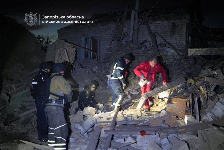 Russia struck Zaporizhzhia: the bodies of two women were recovered from the rubble