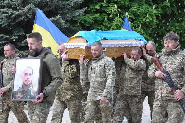 С 21-летним воином Данилом Денисевичем, позывной Дозор, попрощались в Киеве 03