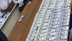 Man attempted to buy 200 kg of 'criminal' amber from PGO investigator, - Chief Lutsenko. PHOTO