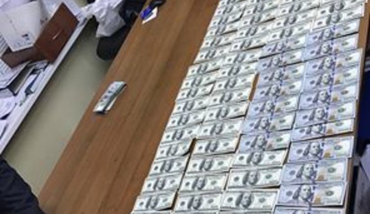 Man attempted to buy 200 kg of 'criminal' amber from PGO investigator, - Chief Lutsenko. PHOTO