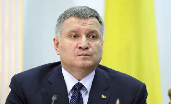Рік бика для Зеленського: бикування дружочків, два плювки у бік США та дороги в блекаут 04