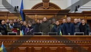 Влада ставить під загрозу існування України.