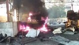 Дрон знайшов у сховку замангалений ворожий БТР та підпалив його. ВIДЕО