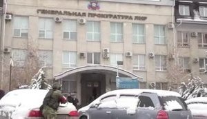 Showdown between ‘LPR’ chieftains: armed persons capture fake republic’s ‘prosecutor general's office,’ arrest personnel, - journalist. PHOTOS+VIDEO