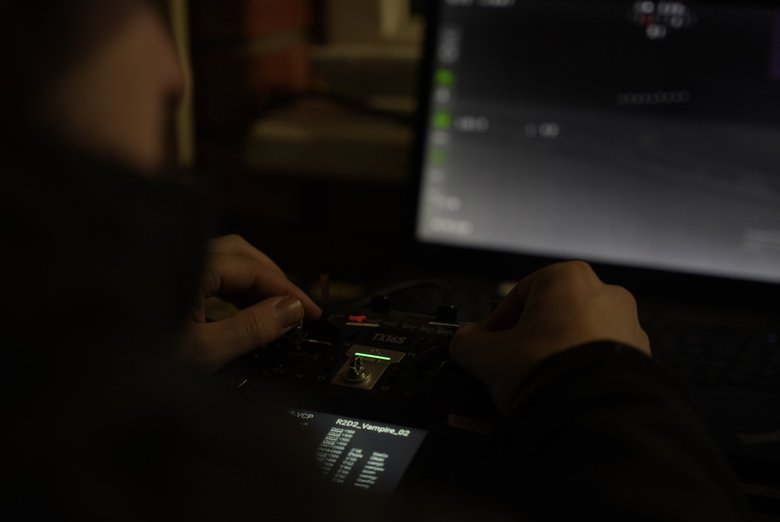 Дистанційне керування безпілотниками