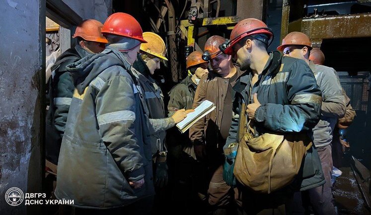 Rescuers unblock 135 miners who were trapped under rubble in mine in Dnipropetrovsk region. VIDEO+PHOTOS