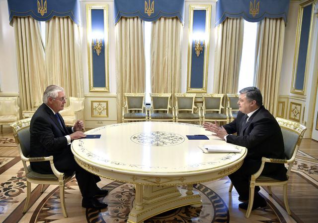 Мы пока не почувствовали перемен в поведении России, - Порошенко - Тиллерсону 02