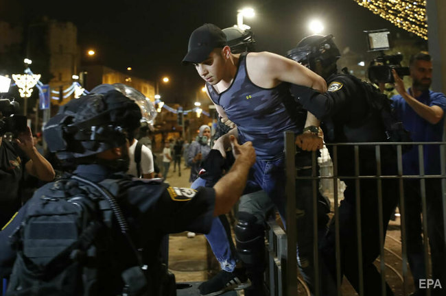 Ракетні обстріли і вуличні заворушення: кадри з Ізраїлю 29