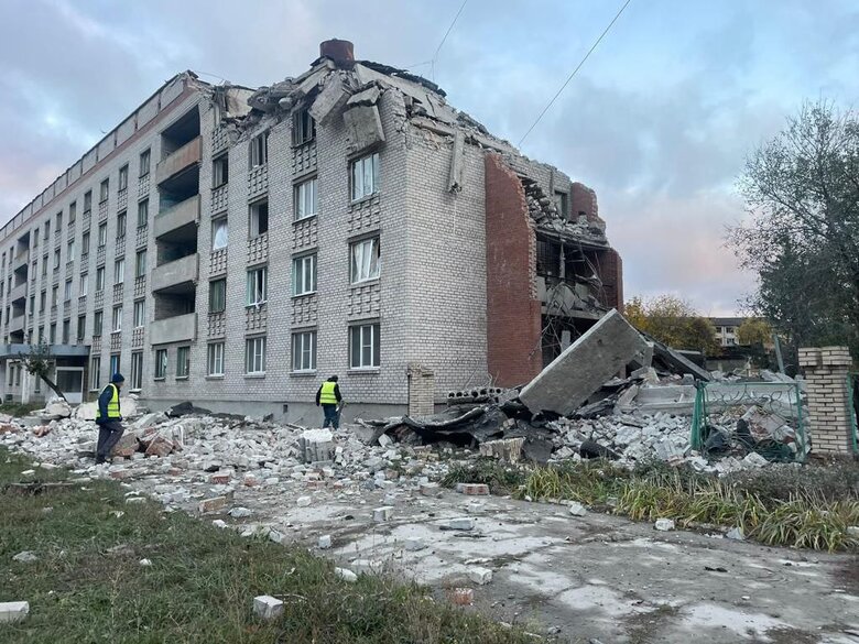 Avdiivka subjected to massive artillery shelling 03
