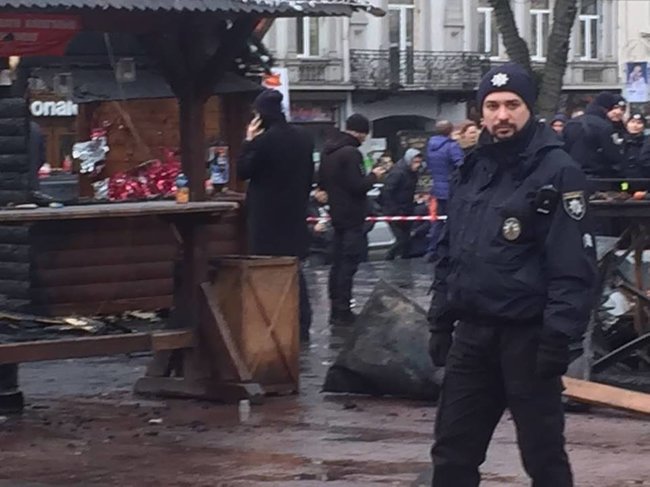 На ярмарку в центрі Львова сталася пожежа, вибухнули балони з газом, є постраждалі 12 На ярмарку в центрі Львова сталася пожежа, вибухнули балони з газом, є постраждалі 12