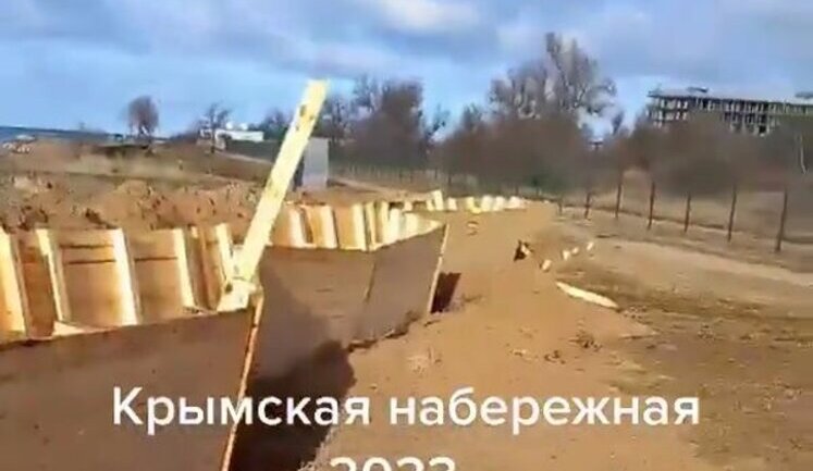 Окупанти облаштовують окопи укріплення на пляжах Євпаторії: "Про який сезон може йти мова?". ВIДЕО