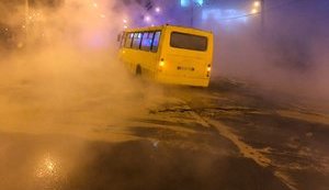 Рух по вулиці Антоновича, де був прорив теплотраси, планують відновити до півночі 15 січня, - 