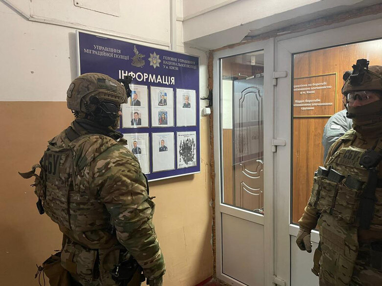 Керівництво міграційной поліції викрито на організації борделів 01