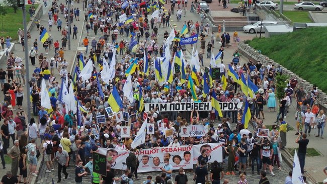 Под Печерским судом в Киеве состоялась акция в поддержку Порошенко 14