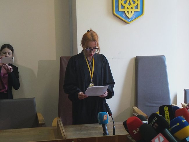 Суд відпустив главу Мінінфраструктури Омеляна на поруки 03