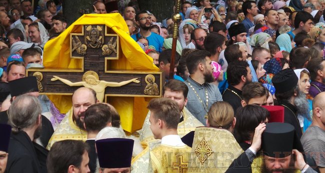 Онуфрій, Новинський, Бойко і віряни: як УПЦ МП хресну ходу проводили 27