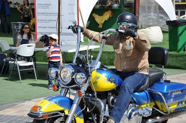 Freedom Diversity: Ukrainian bikers rode in downtown Kyiv 03