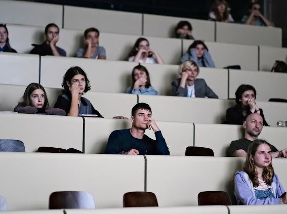 В Вене состоялась австрийская премьера документальных фильмов об украинских художниках-добровольцах 03