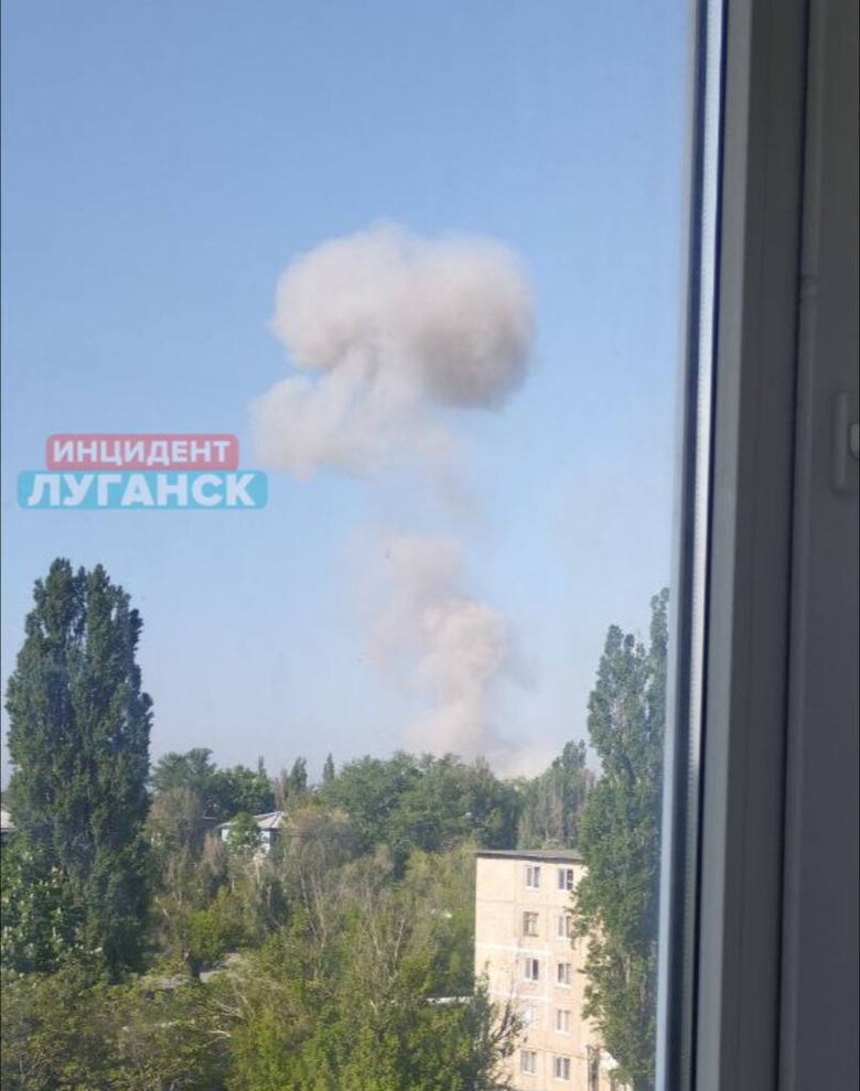 Зранку в Луганську прильоти в районі військового училища, горить казарма: окупанти повідомляють про ракетний удар 01
