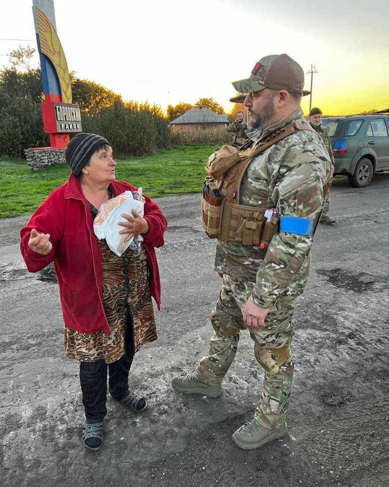 Один з колишніх лідерів Партії регіонів Добкін виїхав підтримати ЗСУ на фронт та знявся на українському танку 02