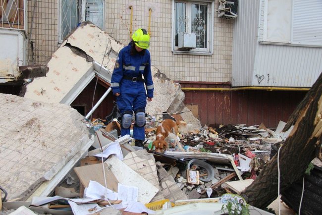 В Киеве в результате взрыва газа в жилом доме погибли 3 человека 02
