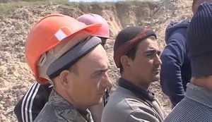 "Половина не витримали, вже виїхали", - будівельникам Севастопольської ТЕС 3 місяці не платять зарплати. ВІДЕО