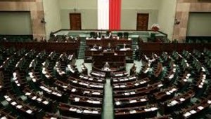 Сенат Польщі вночі без поправок ухвалив скандальний закон про Інститут нацпам'яті
