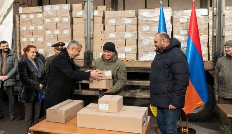 Армения передала Украине гуманитарную помощь - около 10 тонн лекарств и медикаментов. ФОТО